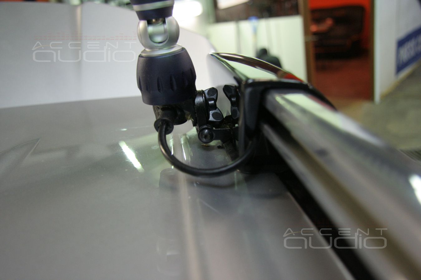 Бережно устанавливаем радиостанцию MegaJet MJ-555 в новый Toyota Highlander