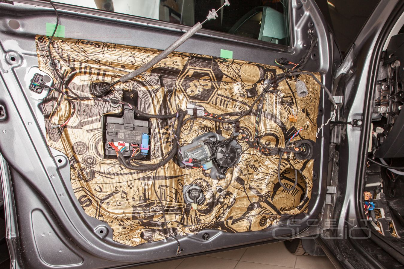 Аудиоподготовка дверей и установка мидбасов SOAudio SO165/38 в Skoda Octavia A7