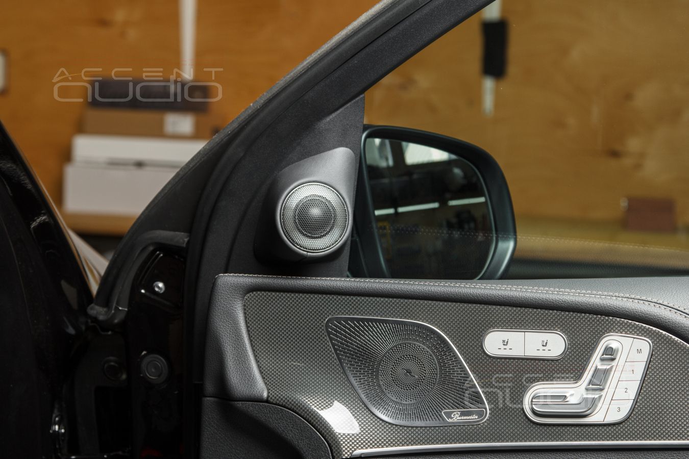 Красота и стиль твитеров Brax ML1 в интерьере Mercedes-Benz GLE Coupe AMG 53