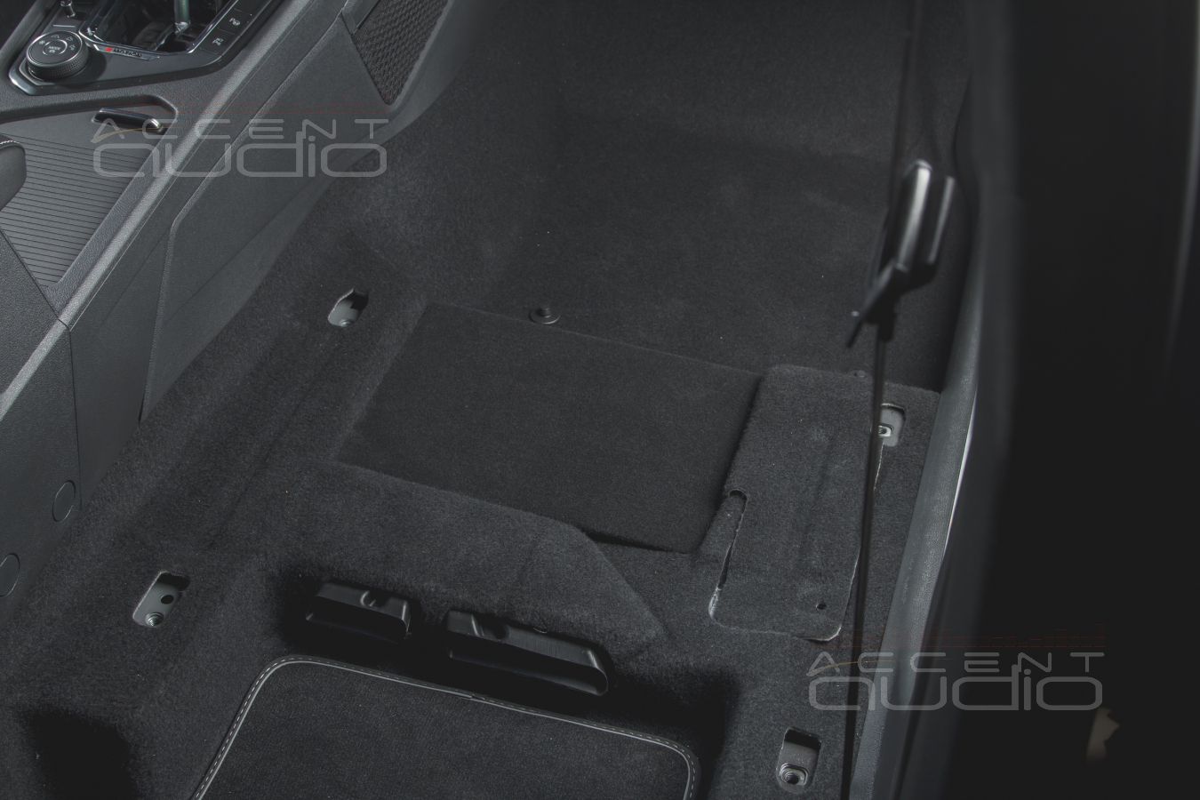 Установка немецких усилителей Helix и Mosconi в новый VW Tiguan 2 Restyle