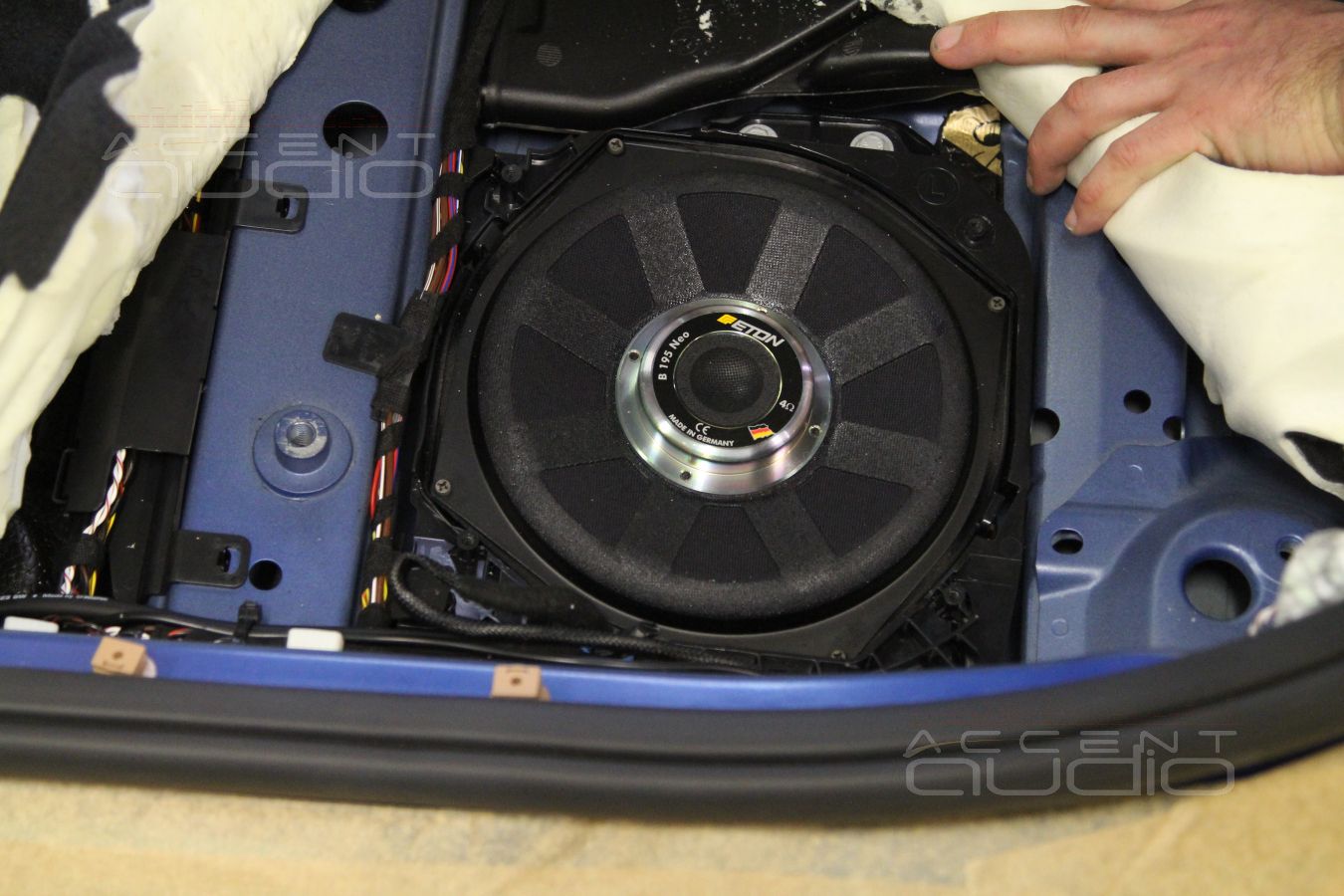 Установка подсидельных сабвуферов-мидбасов Eton B195 NEO Underseat Bass