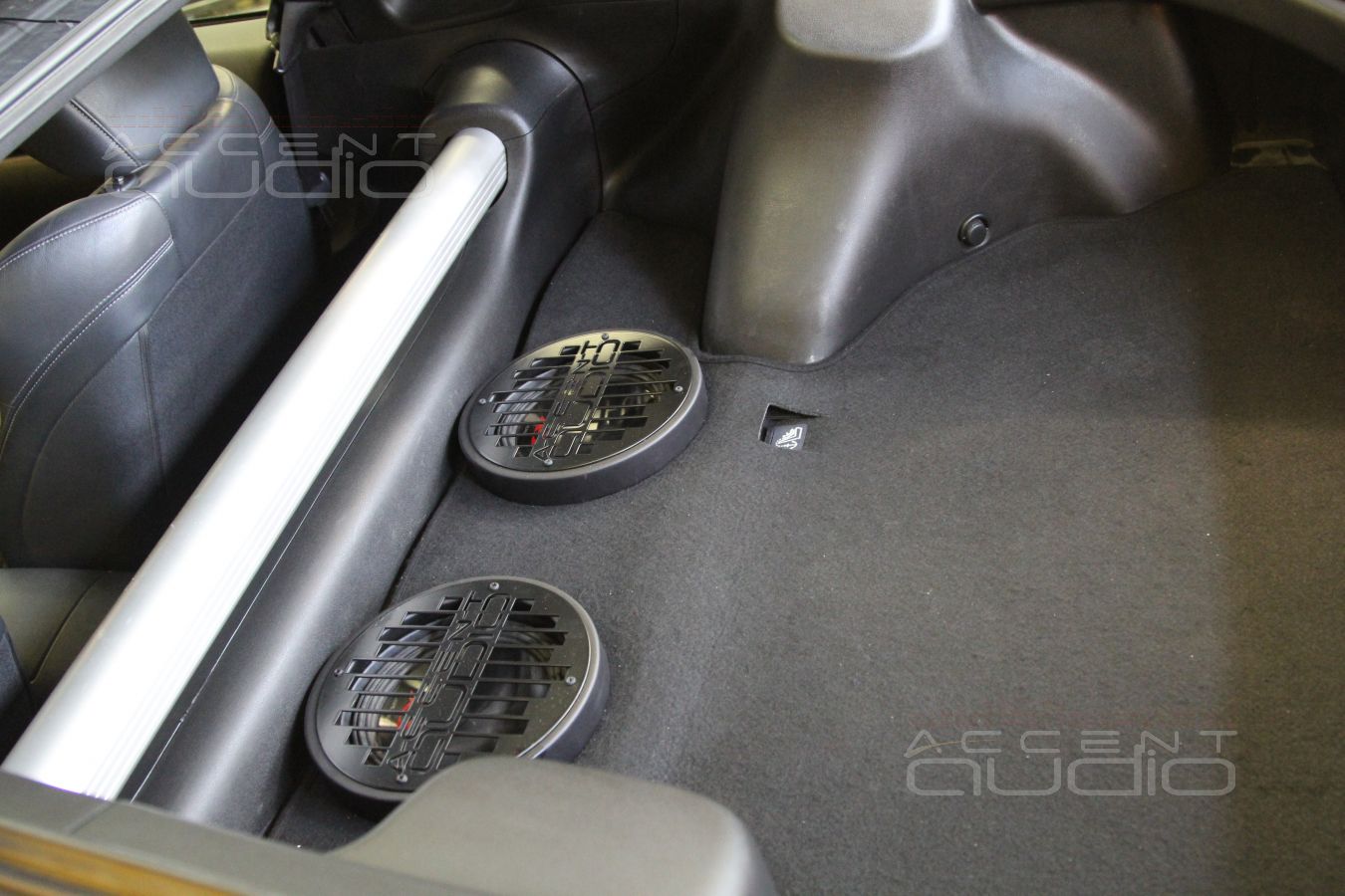 Изготовление и установка сдвоенного сабвуфера Alpine SWR 8D2 В Nissan 370Z