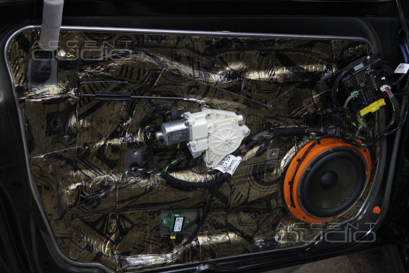 Touareg Update: Black Edition - очередная работа на машине с черным салоном