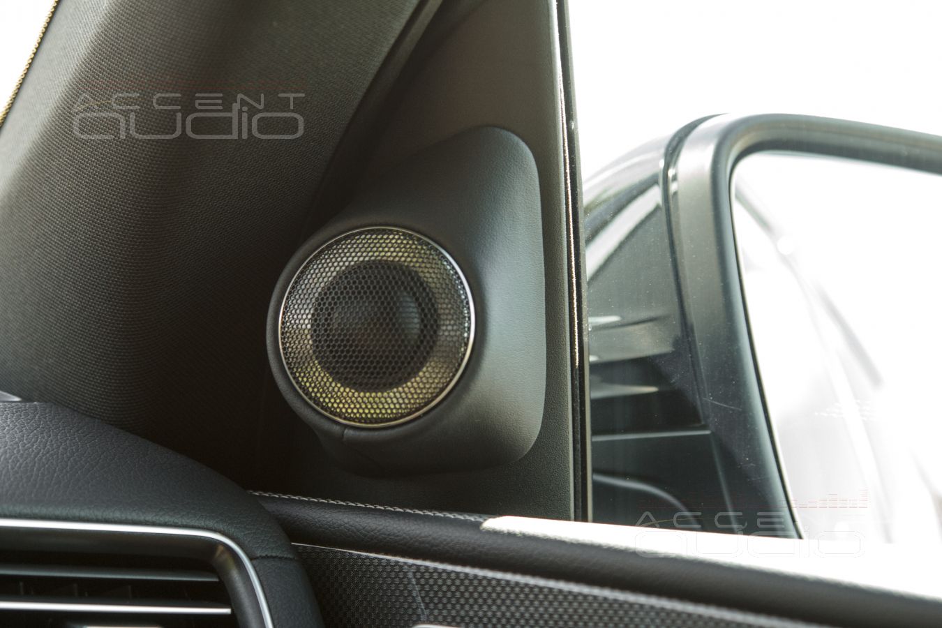 Красота и стиль твитеров Brax ML1 в интерьере Mercedes-Benz GLE Coupe AMG 53