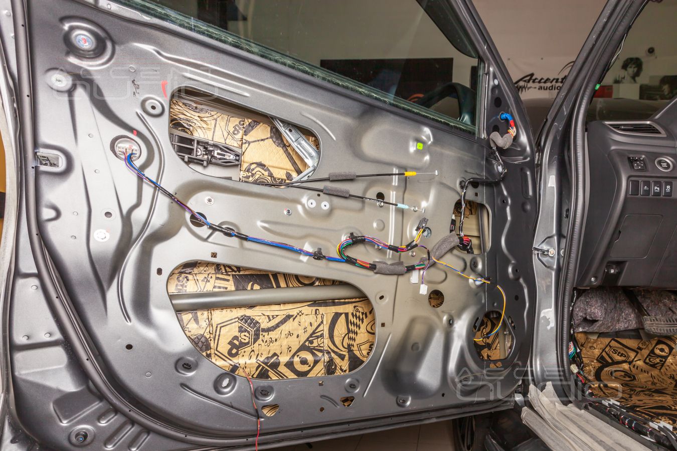 Аудиоподготовка дверей, жесткость и установка акустики Focal Flax в Mitsubishi Pajero Sport