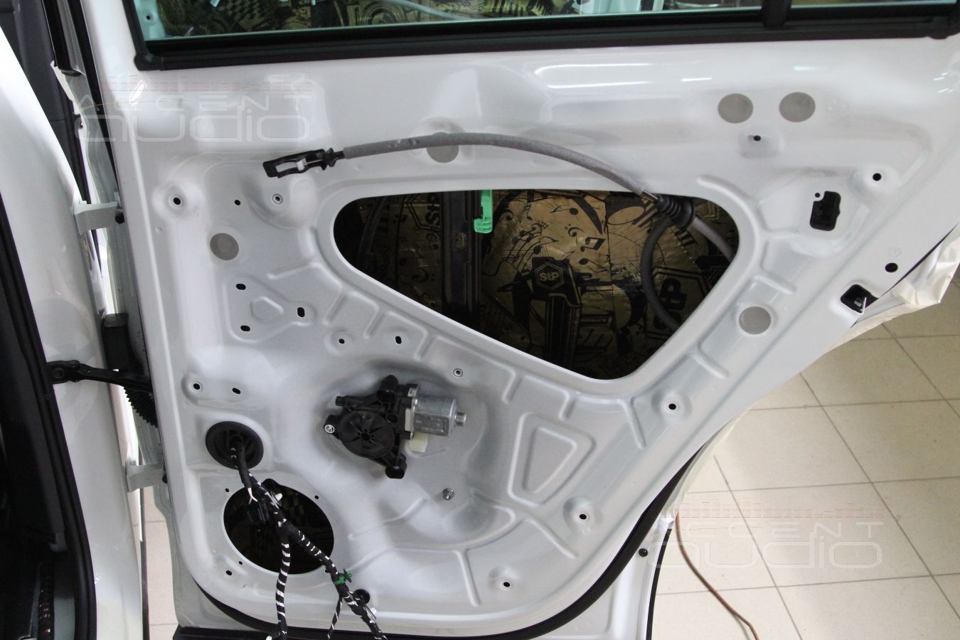 Шумоизоляция Volkswagen Tiguan 2017: аудиоподготовка дверей