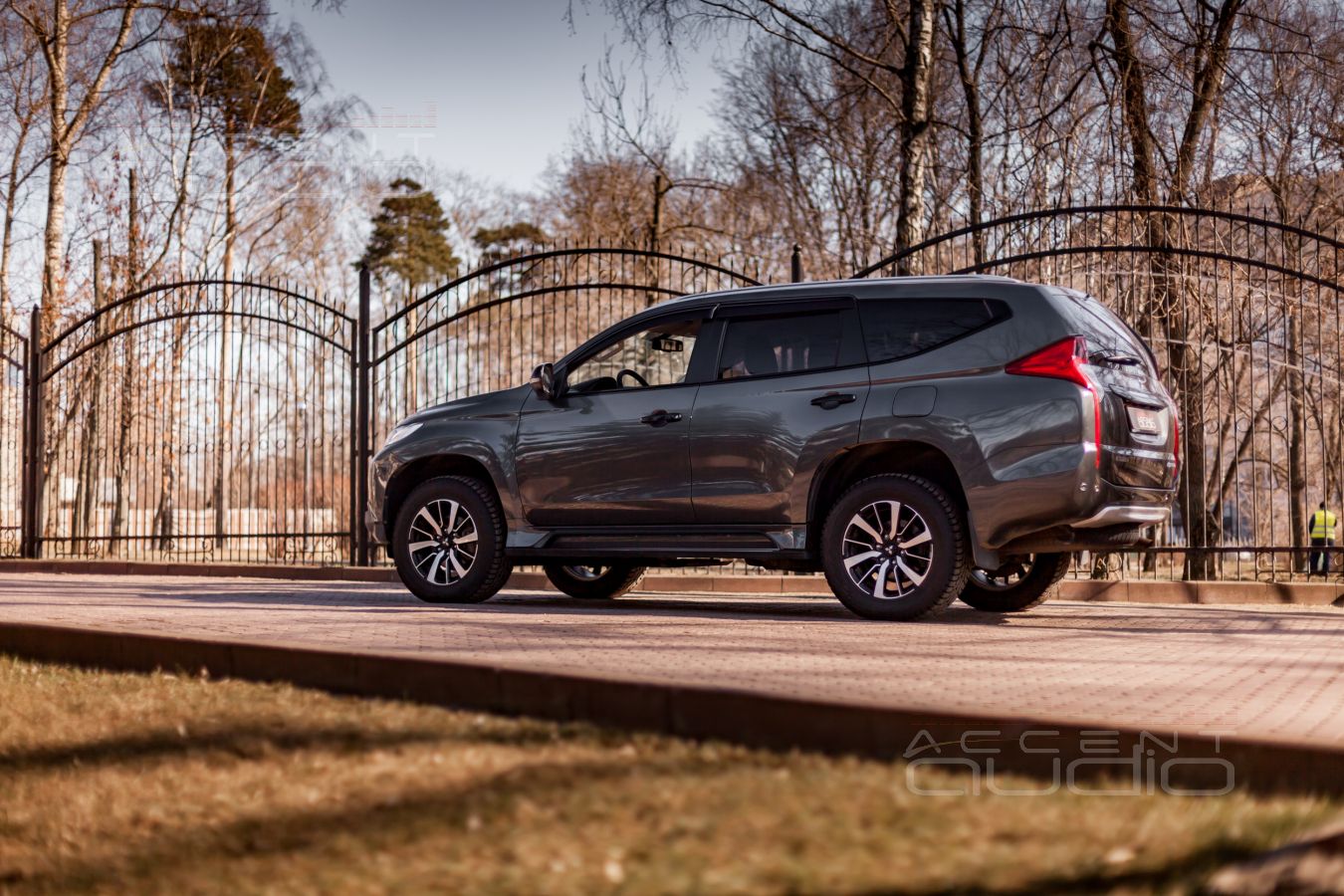 Комфортный, тихий и музыкальный Mitsubishi Pajero Sport