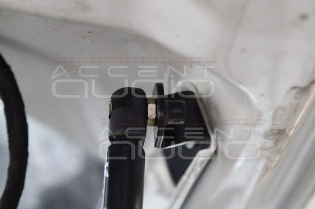 Газовые упоры капота, фонарики в дверях и молдинги для Volkswagen Tiguan