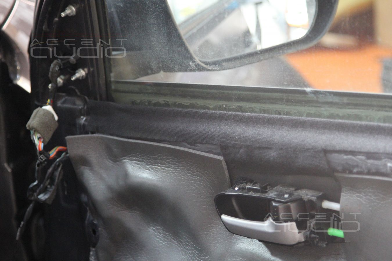 Шумоизоляция дверей и установка акустики в Suzuki Grand Vitara