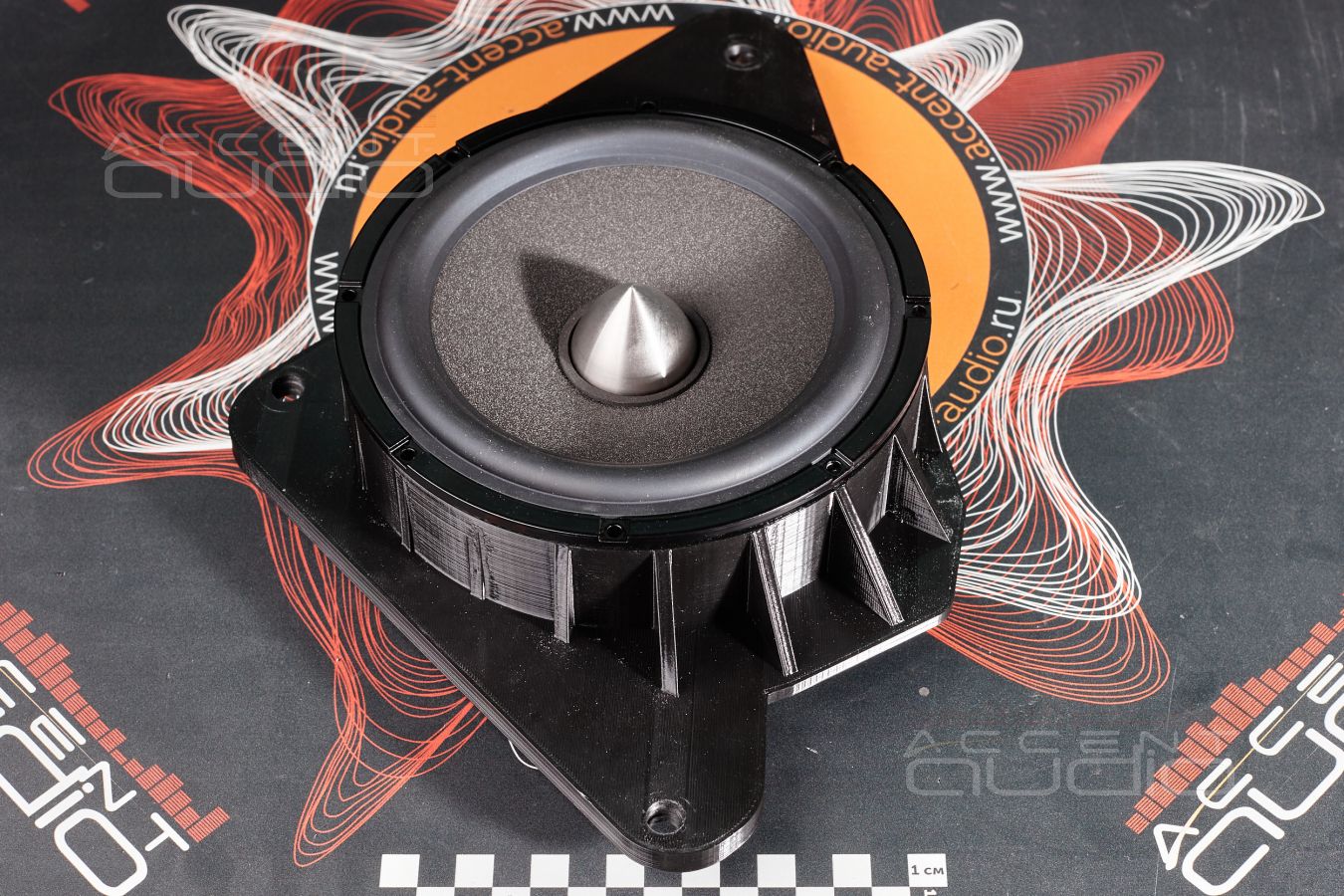 Новая акустика Brax ML6P в дверях Bentley Continental GT.