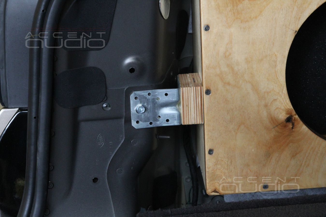 Сабвуфер Peerless XXLS-P835016 и его интеграция в RangeRover Sport