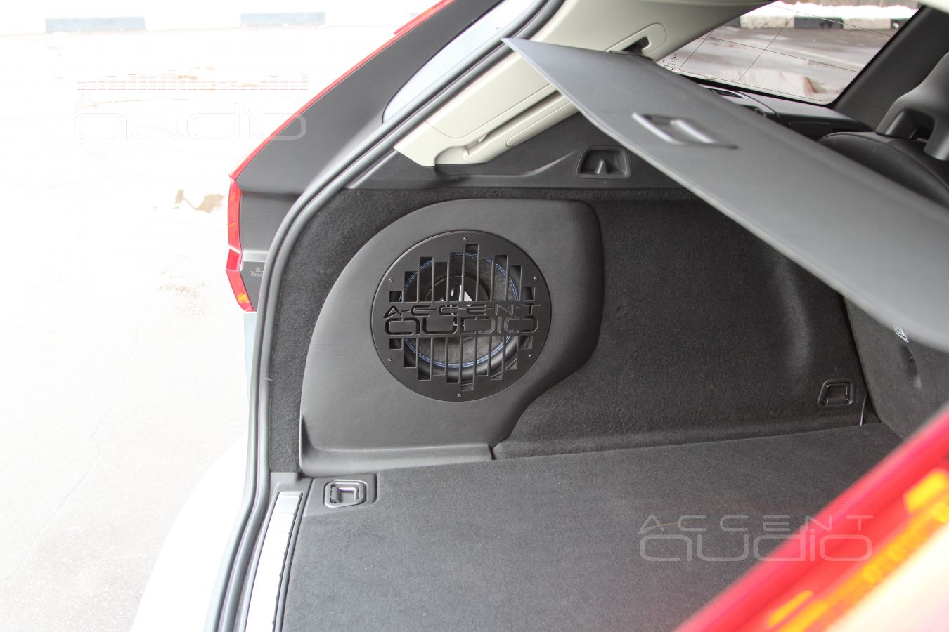 Настоящий сабвуфер-стелс специально для Volvo XC60 2019