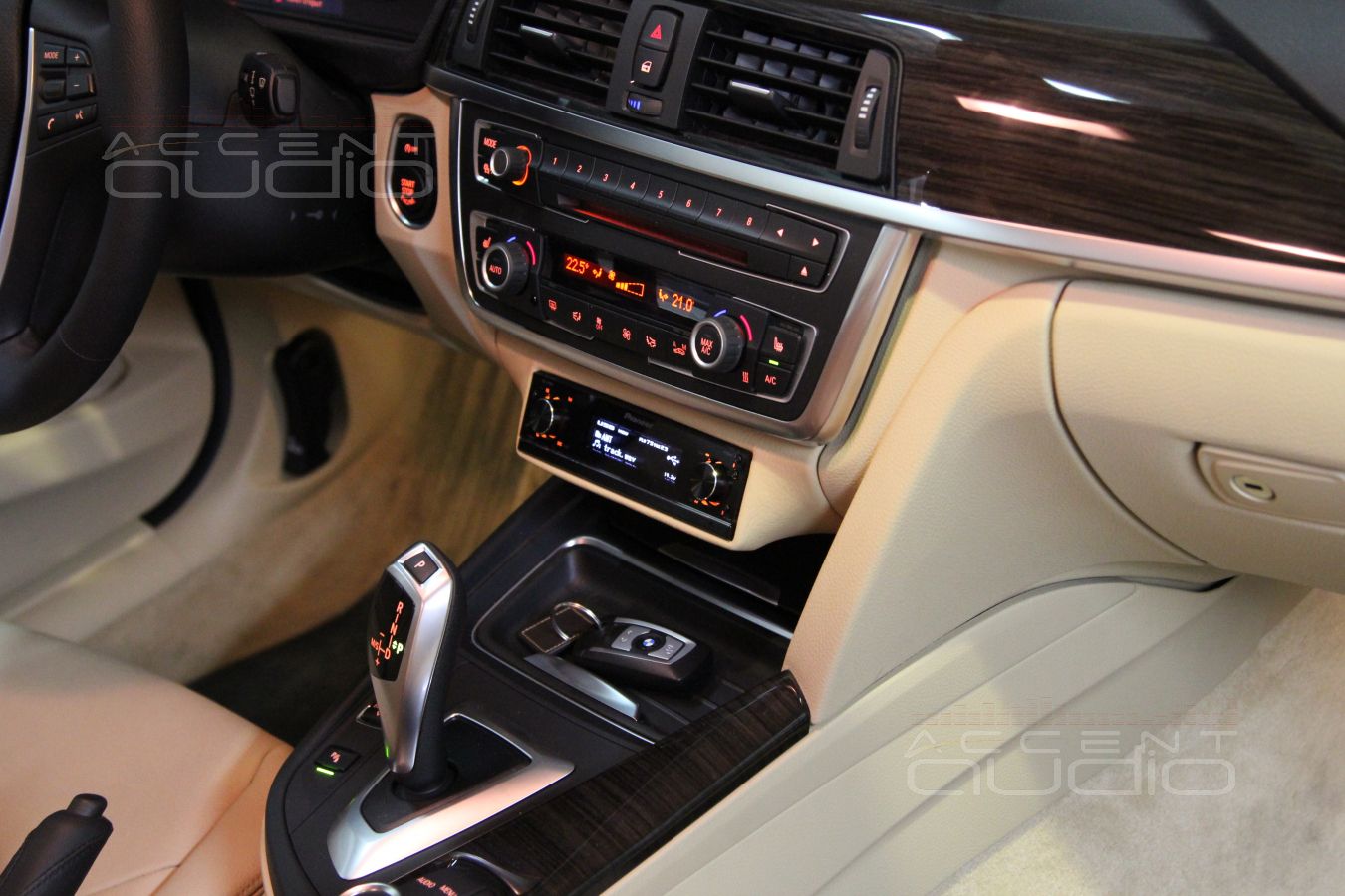 Установка Pioneer DEX-P99RS в BMW 30