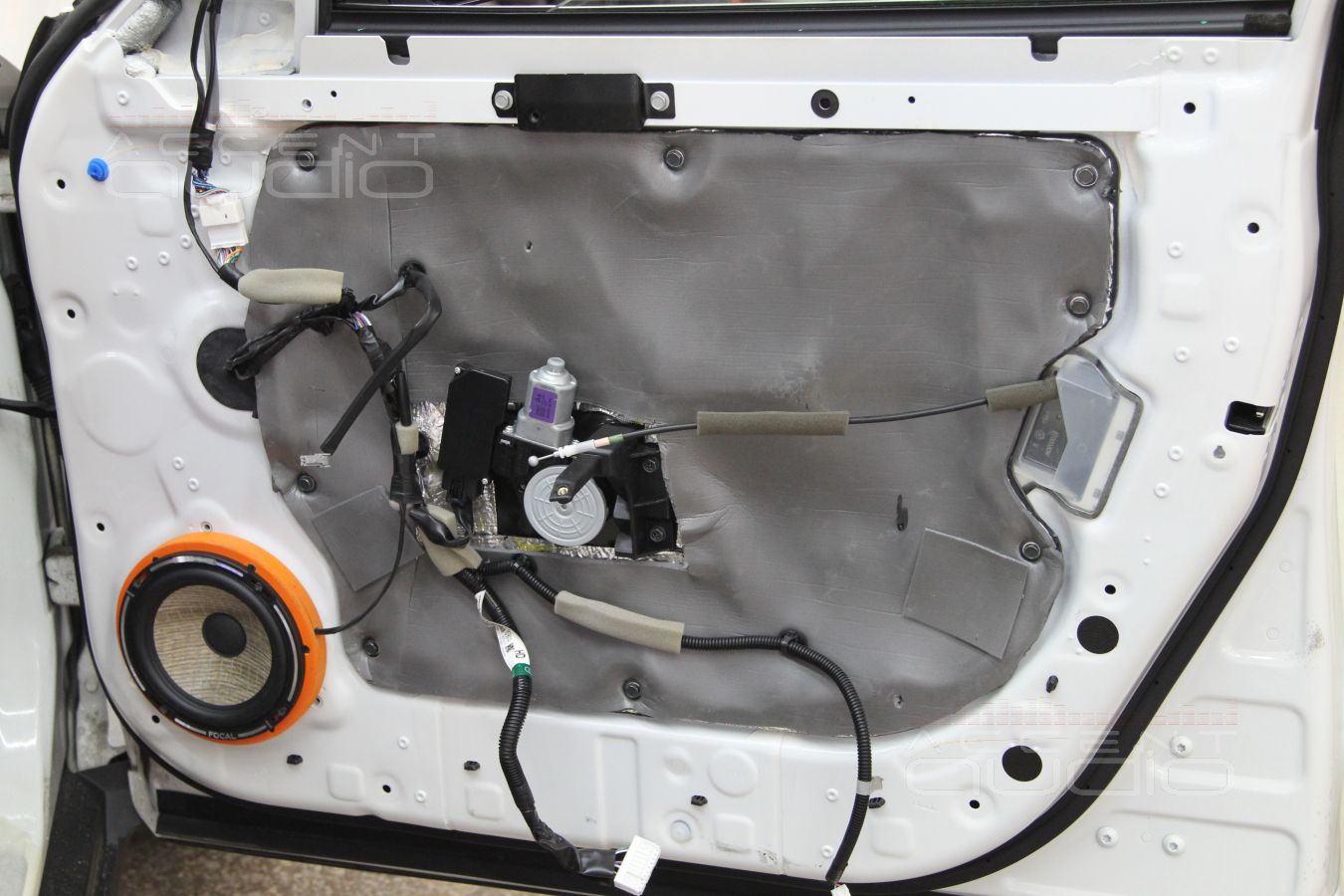 Мощный и красивый звук для Infiniti FX: дайте два !