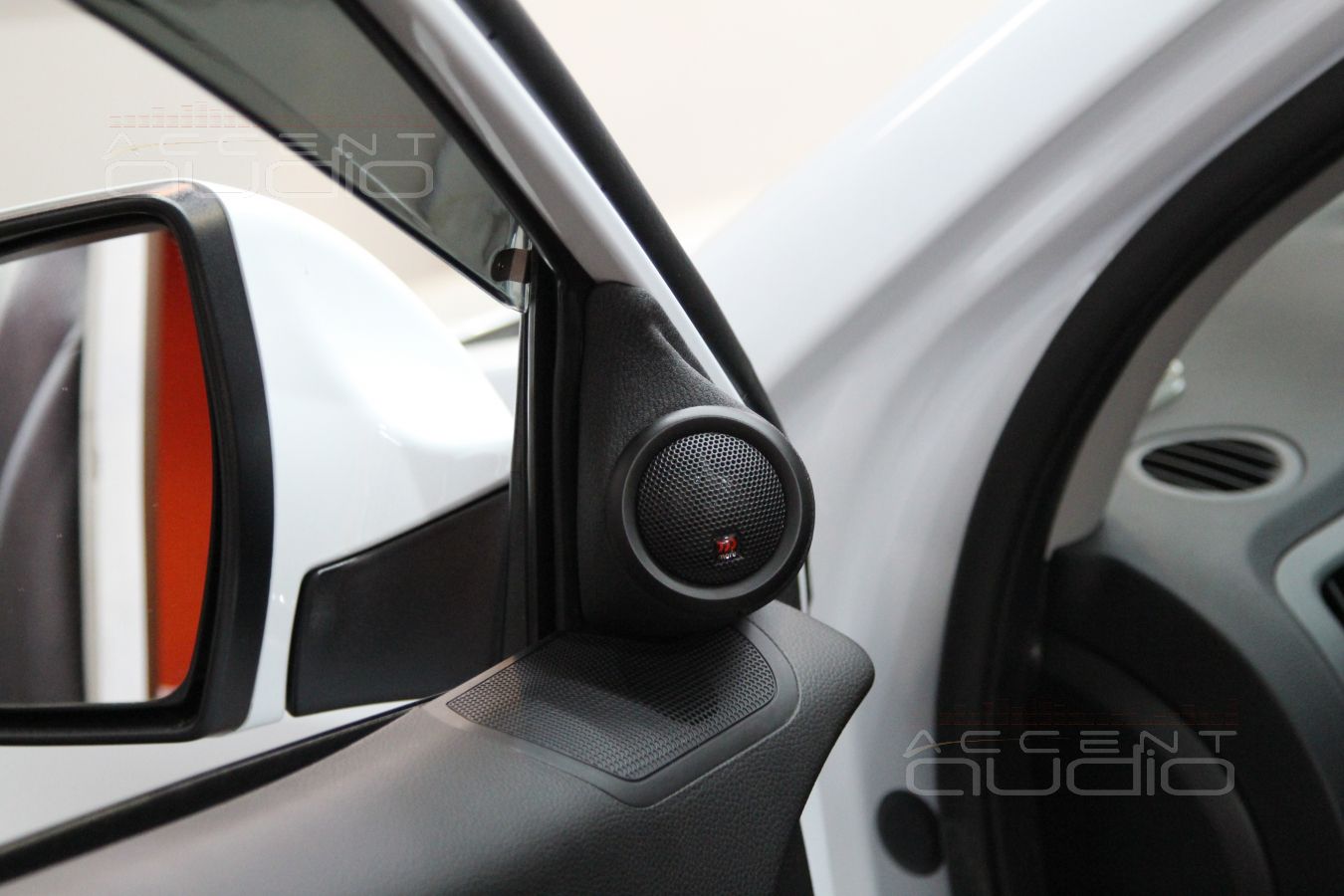 Замена акустических систем (динамиков) в Kia Sportage