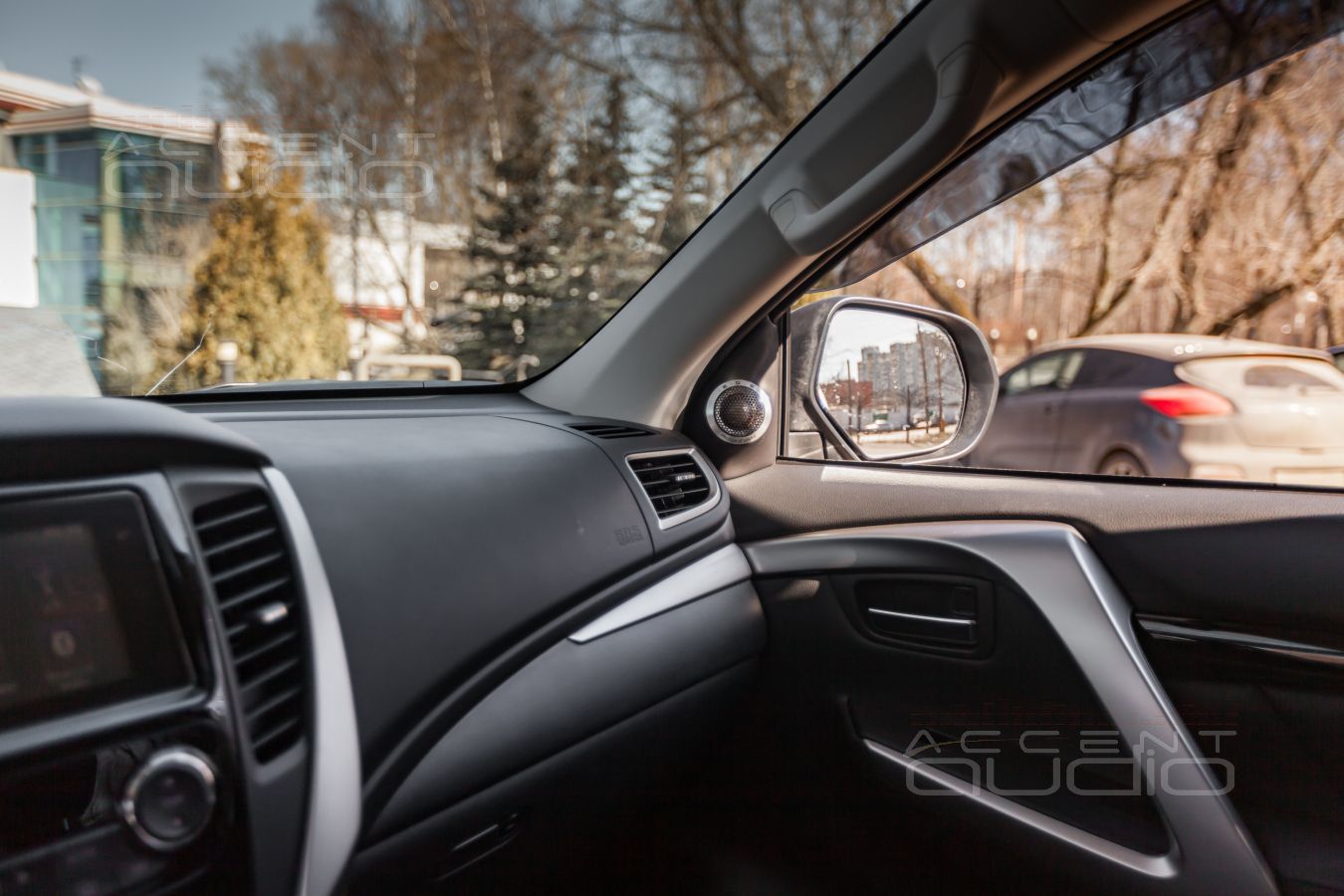 Подиумы под твитеры E.O.S вместо штатной пародии