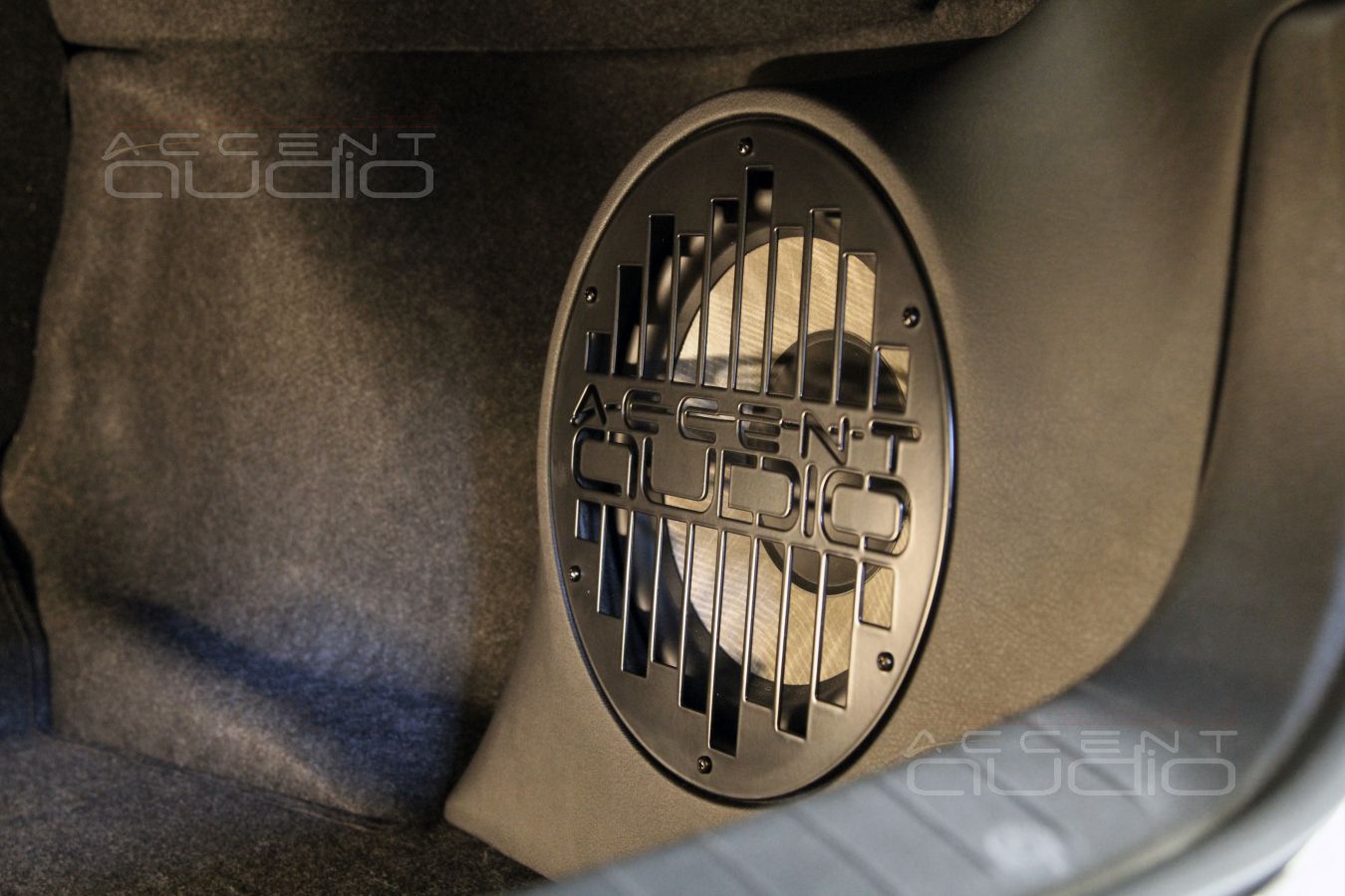 Правые и левые сабвуферы – исполнение на вкус