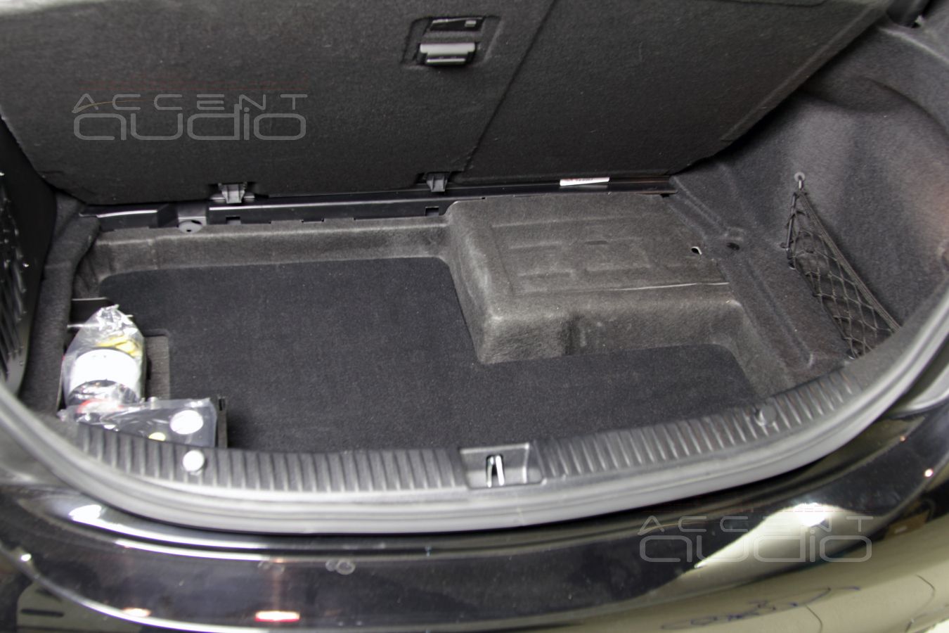 Установка усилителей E.O.S и Mosconi рядом с процессором Helix в Mercedes-Benz W205