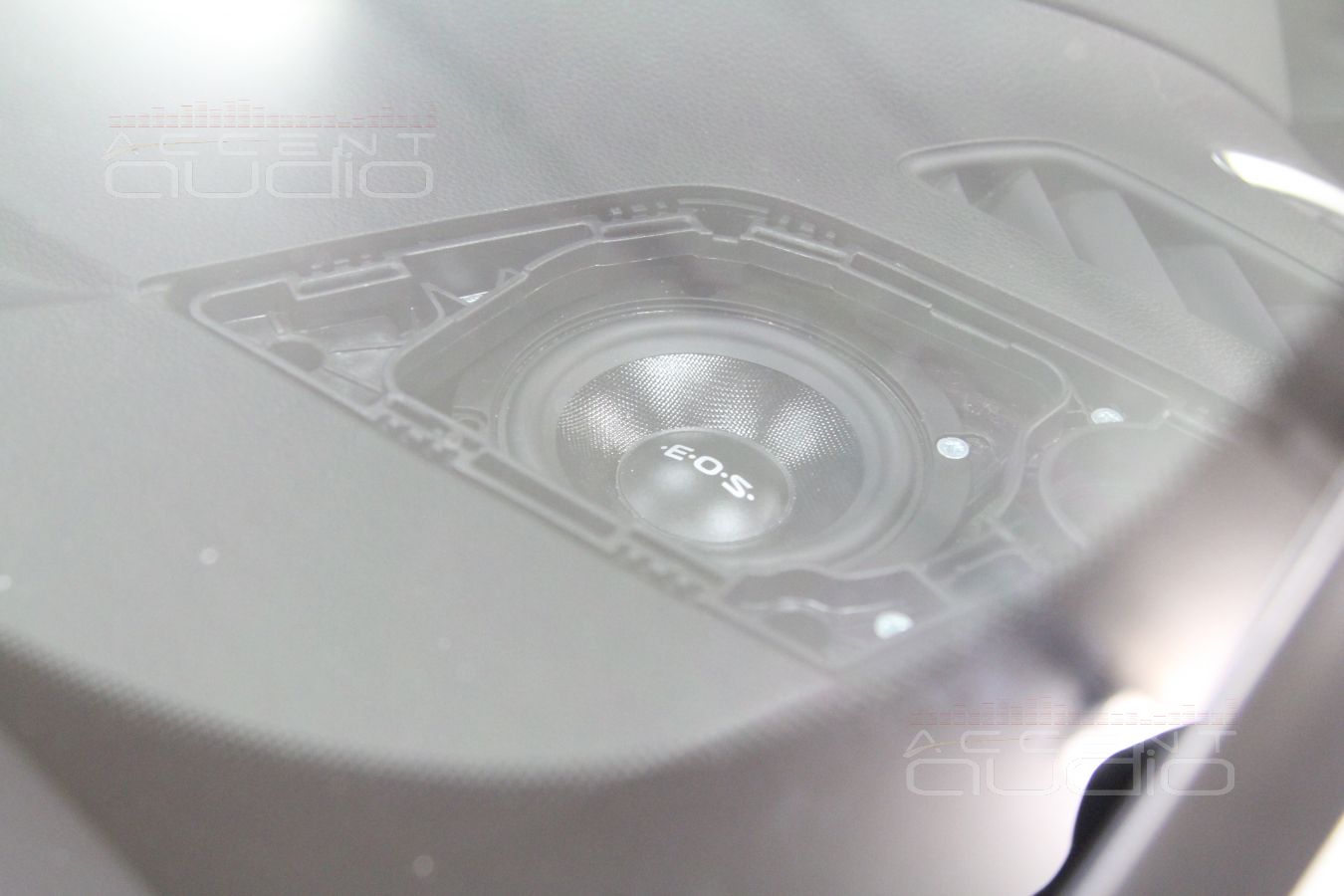 Установка акустики в Audi Q5 – среднечастотные динамики BRAX Matrix ML3 или E.O.S MD-75