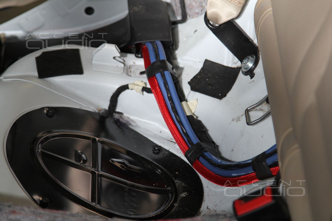 Акустическая и силовая проводка в Mercedes GLK