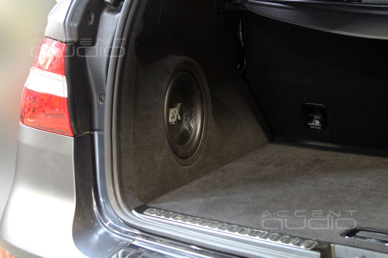 Сабвуфер стелс в Mercedes-Benz ML
