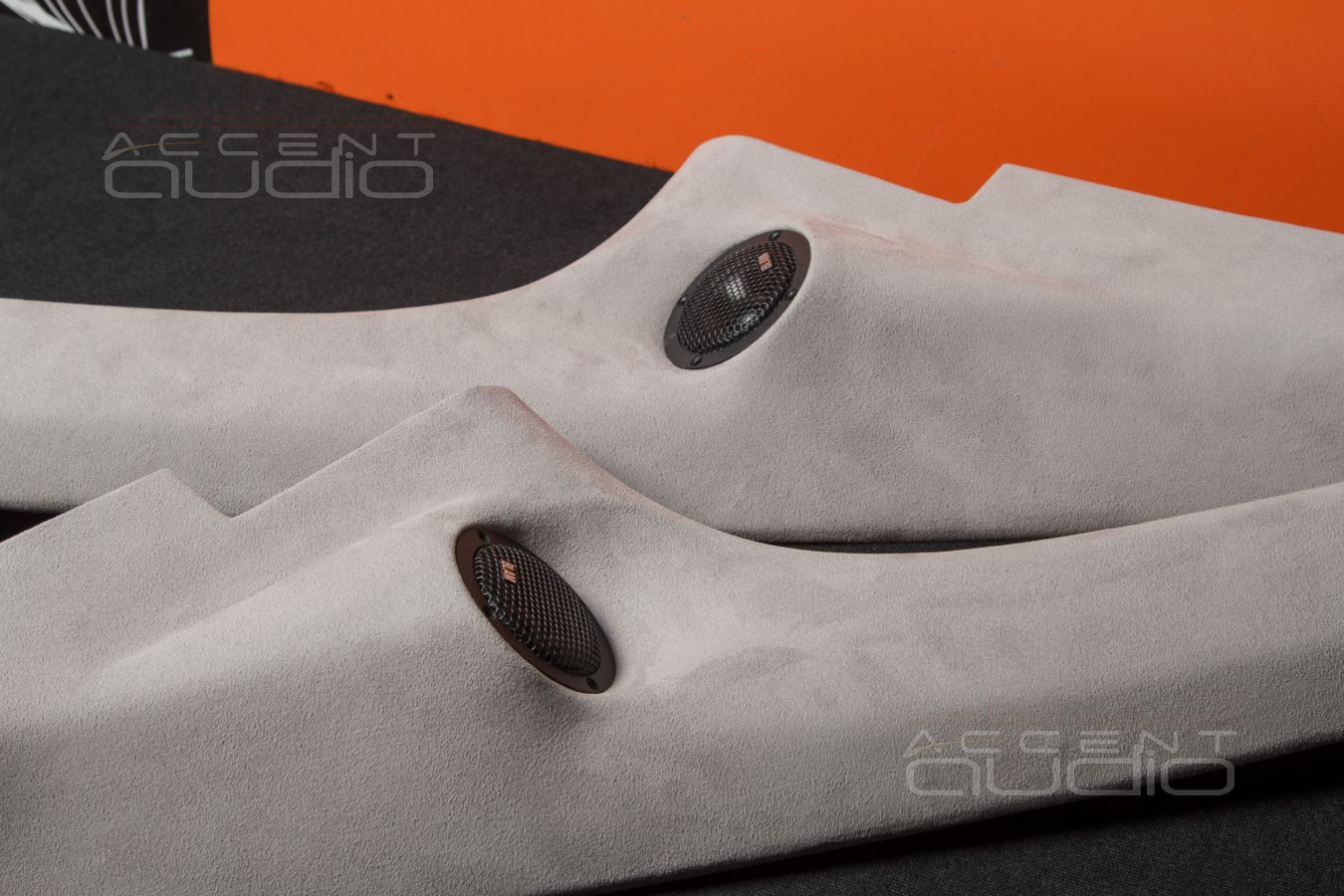 Правильное расположение широкополосных излучателей Blam в Opel Zafira Life