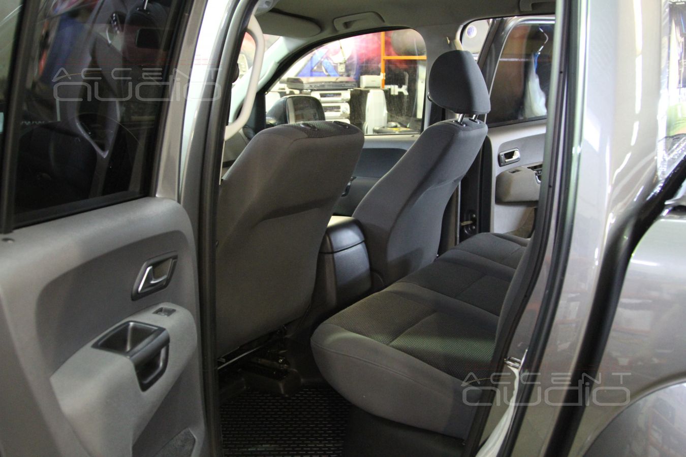 Volkswagen Amarok - доводим до ума: мультимедиа, пошив салона