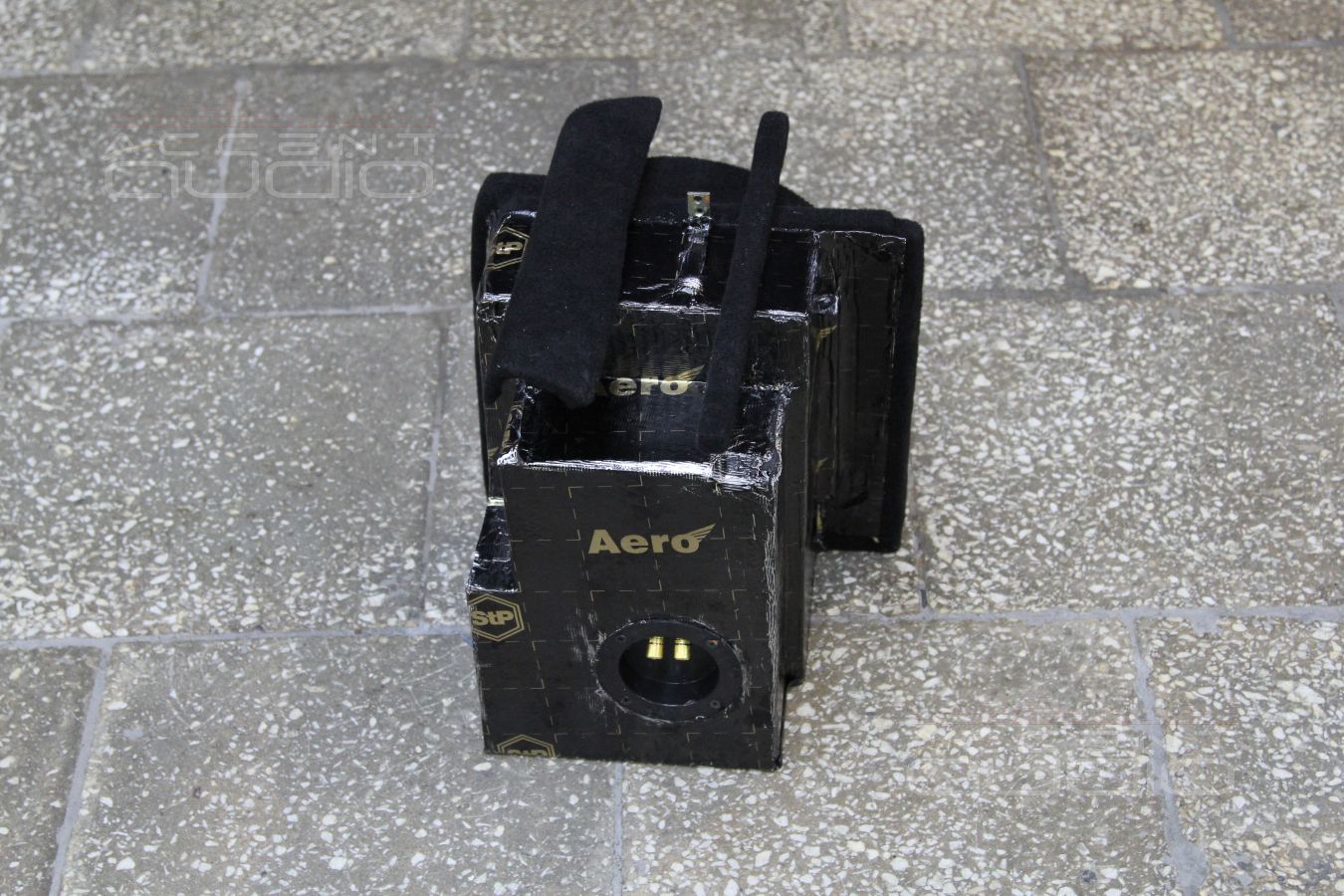 Сабвуфер стелс в BMW X5