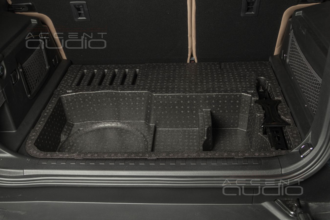 Абсолютная интеграция: злой сабвуфер-невидимка Eton MW 10 FLAT для Jetour T2