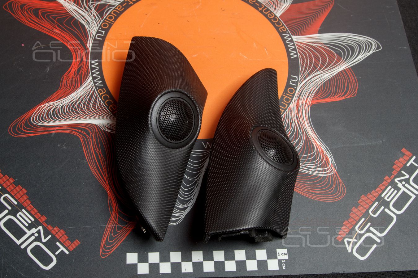 Штатные подиумы для твитеров SOAudio в Smart Fortwo