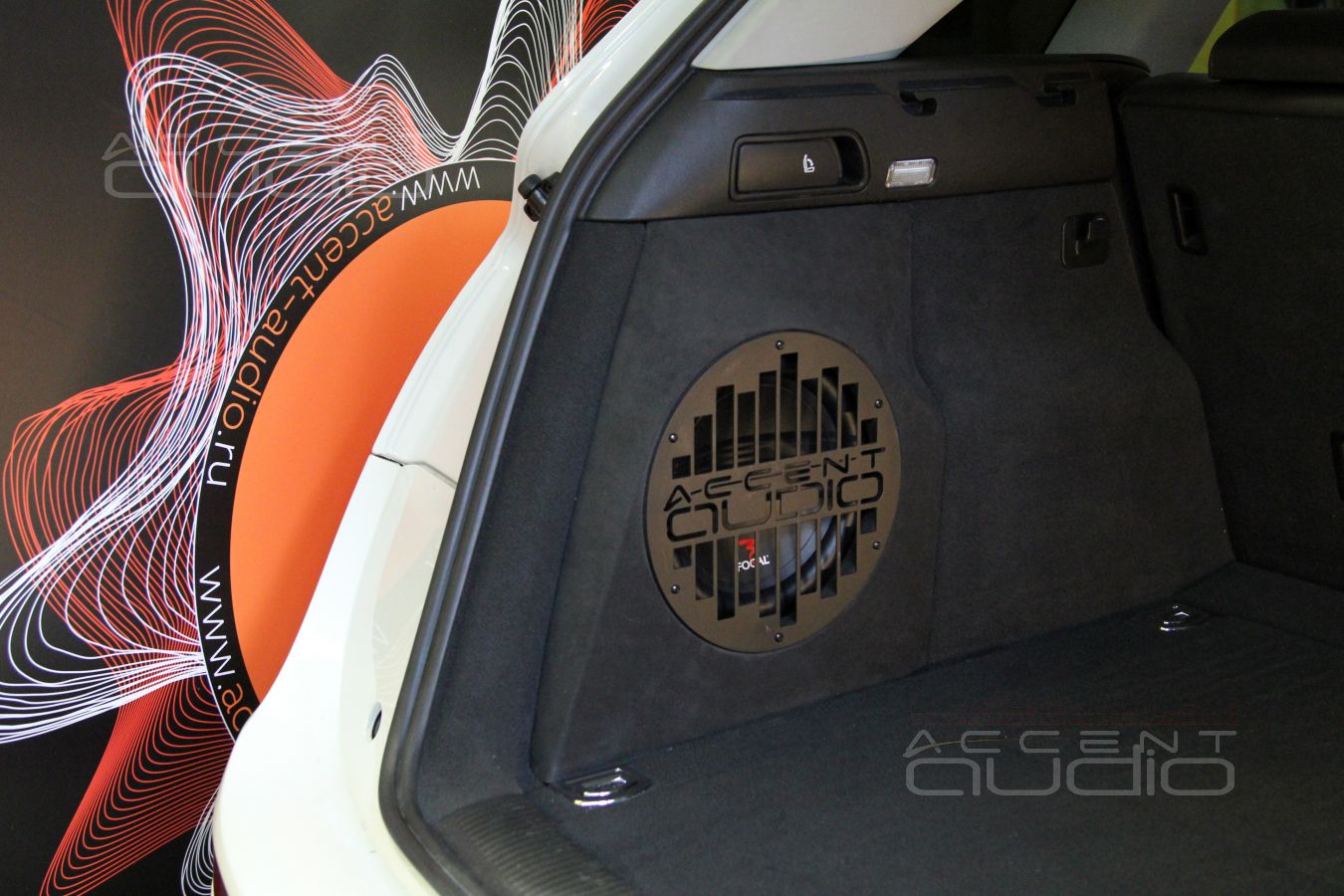 Идеальный сабвуфер-стелс для Audi Q5 – вариант Focal EXPERT P25DB