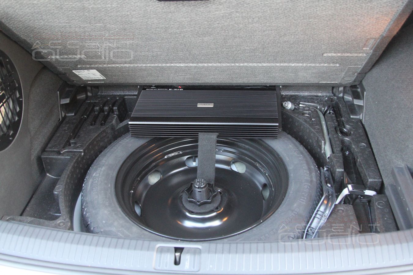 Установка усилителя E.O.S AE-4100.1 SE