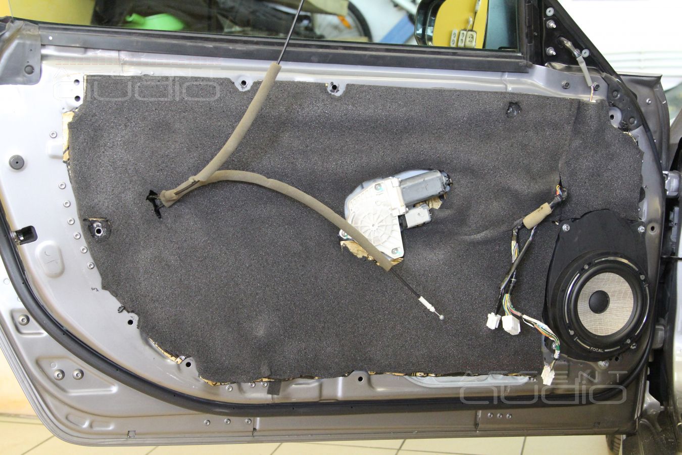 Установка фронтальной акустики – мидбасы Focal Performance PS 165FX