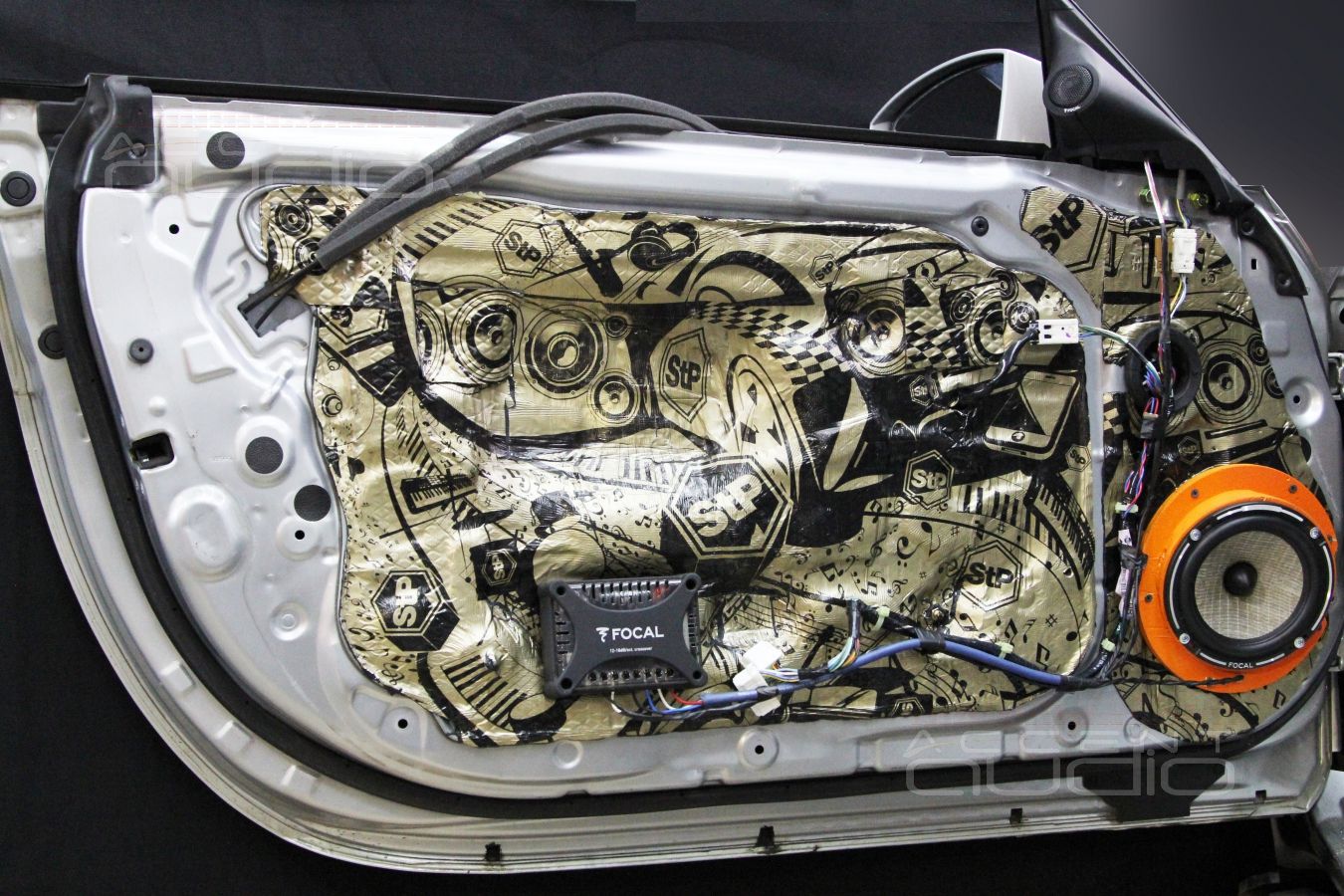 Установка акустики Focal Performance в Nissan 350Z