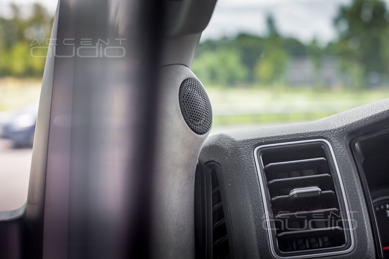 Подиумы под твитеры SOAudio и правильное расположение пищалок в Volkswagen Crafter
