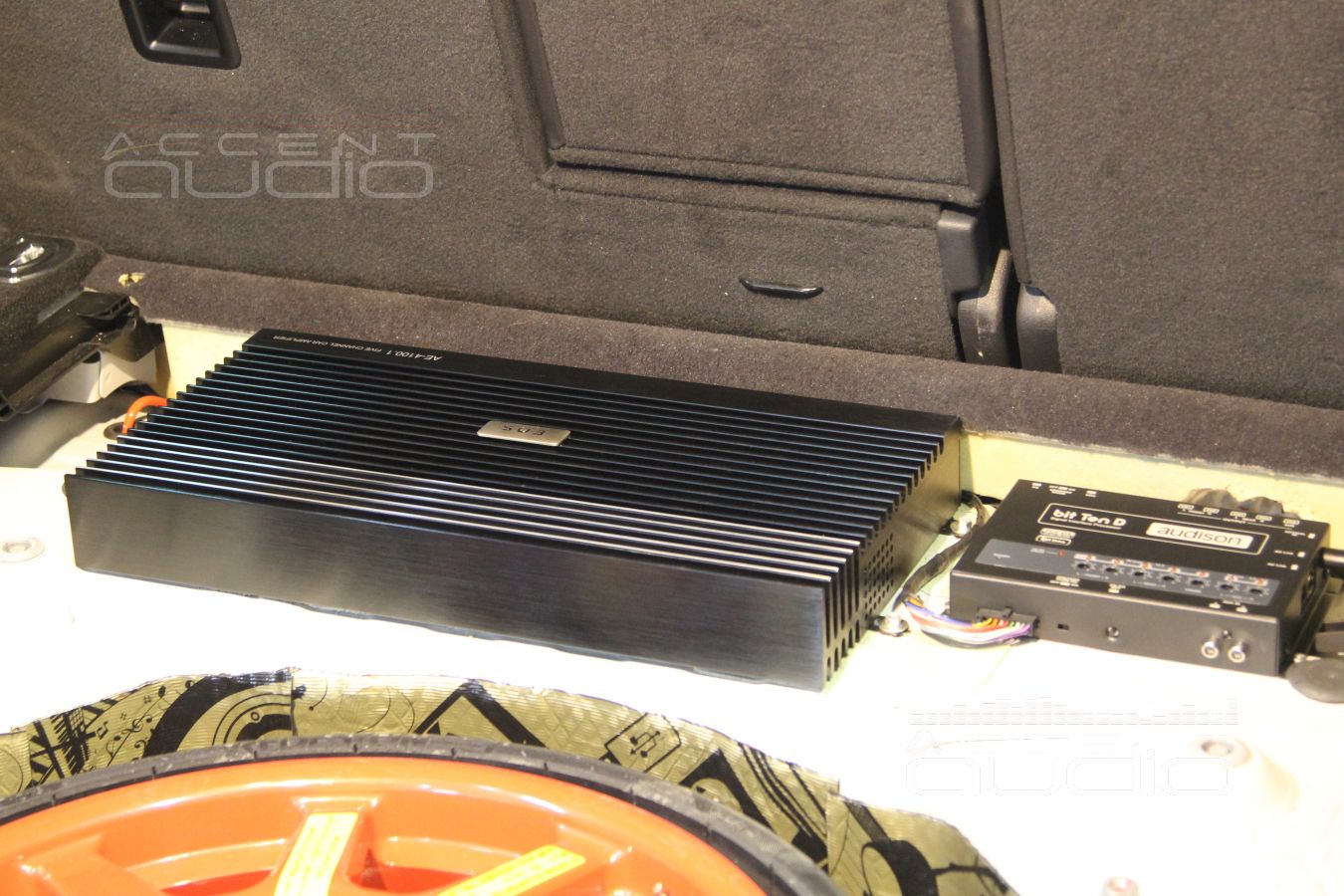 Скрытая установка аудиопроцессора и усилителя в Volkswagen Touareg 2014