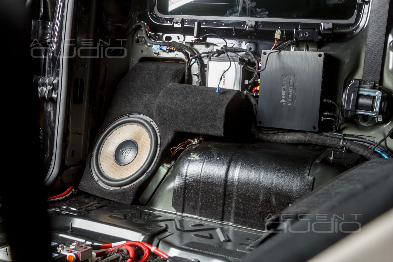 Update: новинка для Gelandewagen без Burmester – полная интеграция сабвуфера