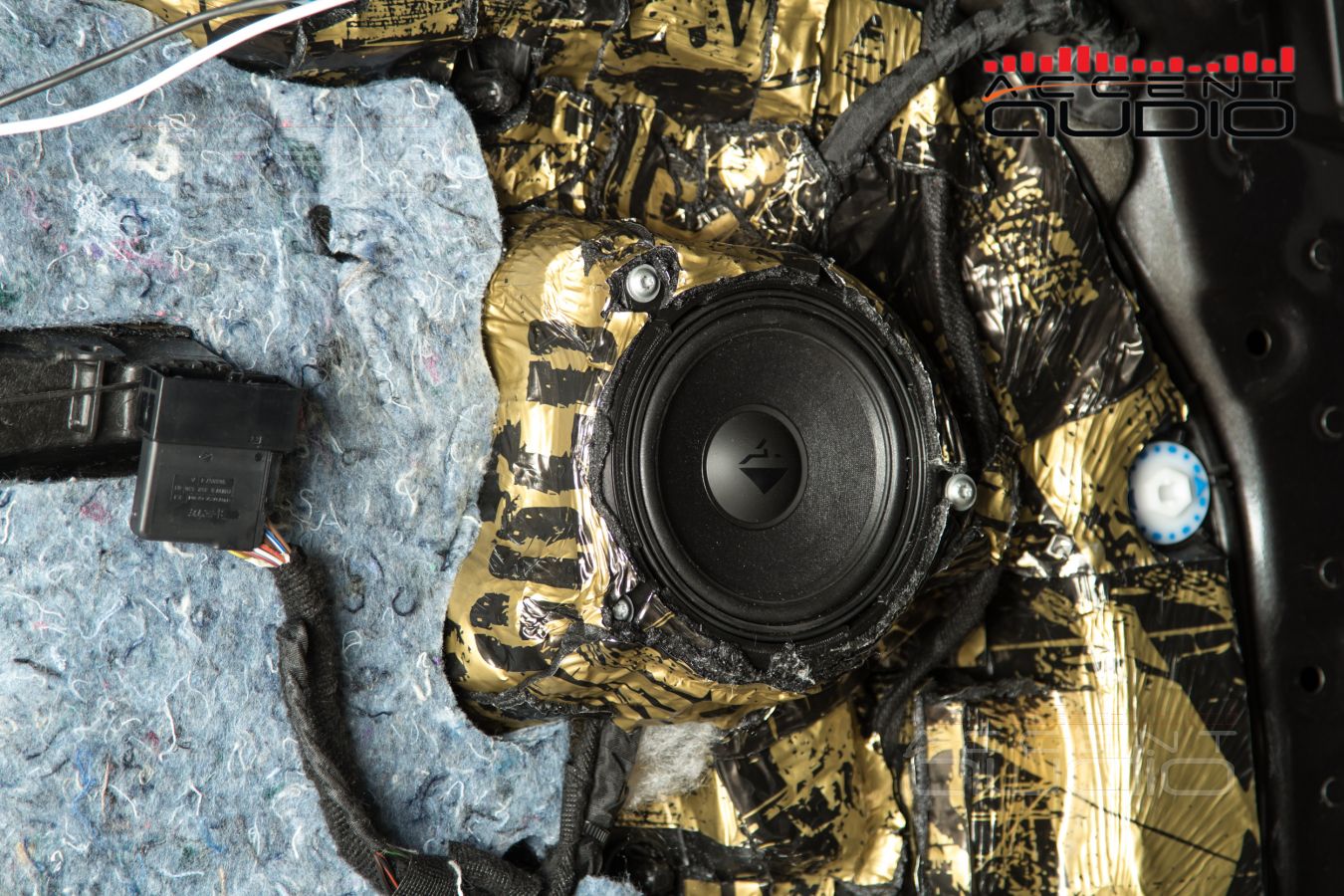 Среднечастотное звено в BMW X7 на динамиках Helix i7 – правильный штатный монтаж