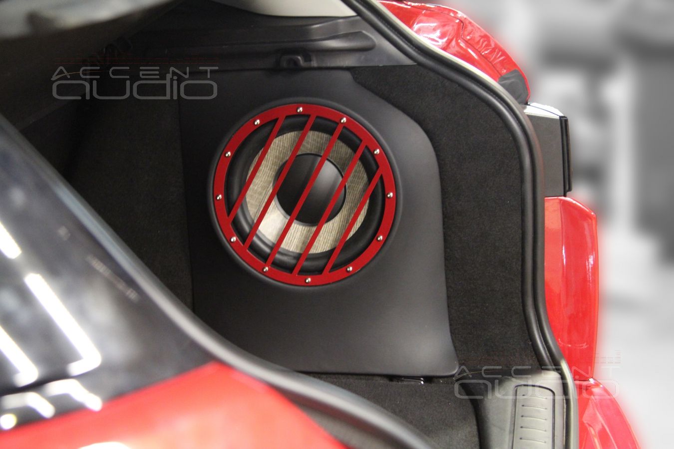 Сабвуфер стелс в RangeRover Evoque