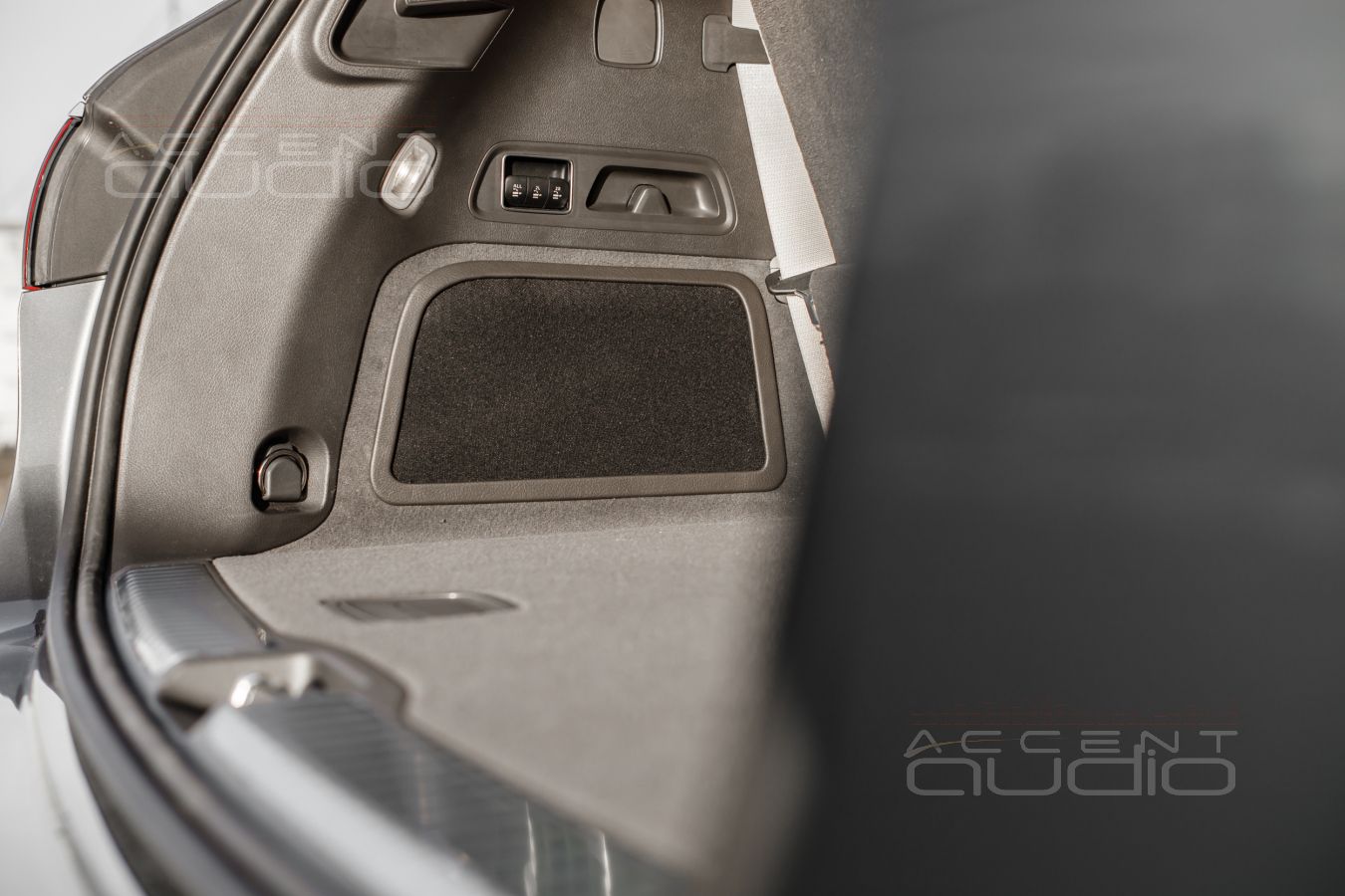 Немецкий сабвуфер Dego в штатном исполнении для Mercedes-Benz GLS 2020