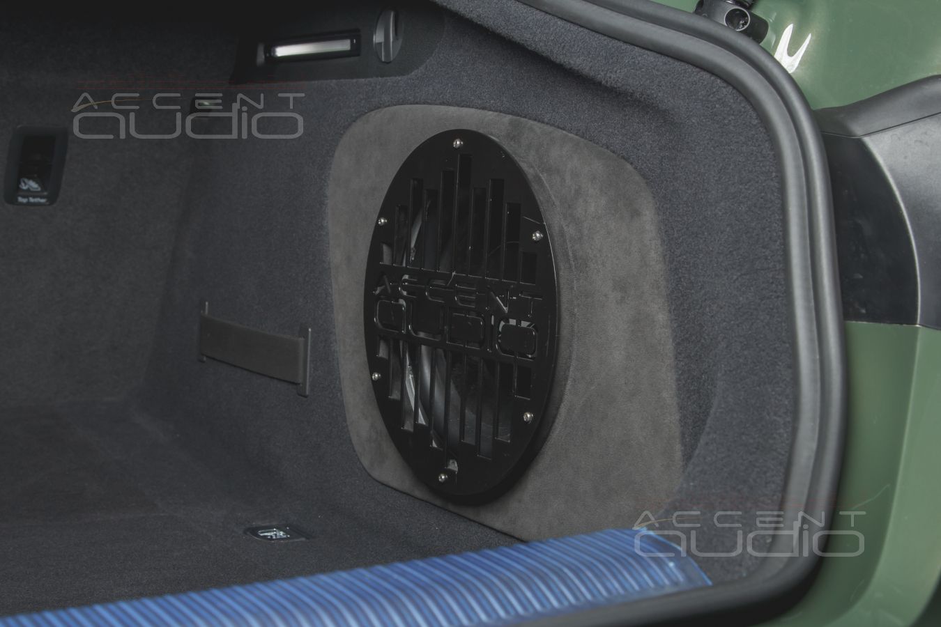 Сабвуфер – конечно же встроенный, специально для Audi A5 2021 Корпус-стелс из 15 мм фанеры, внешняя