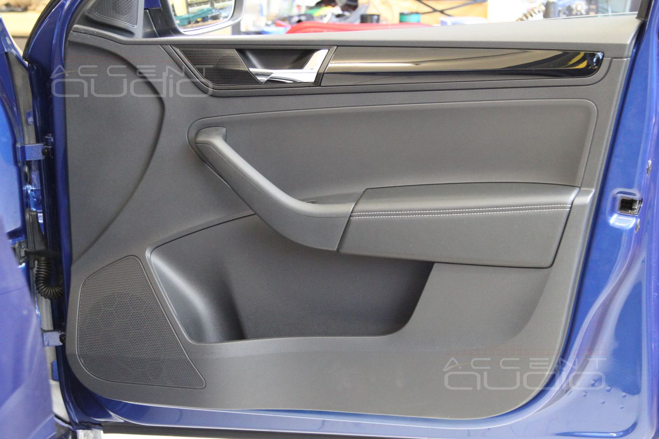 Установка акустики и шумоизоляция дверей Skoda Rapid