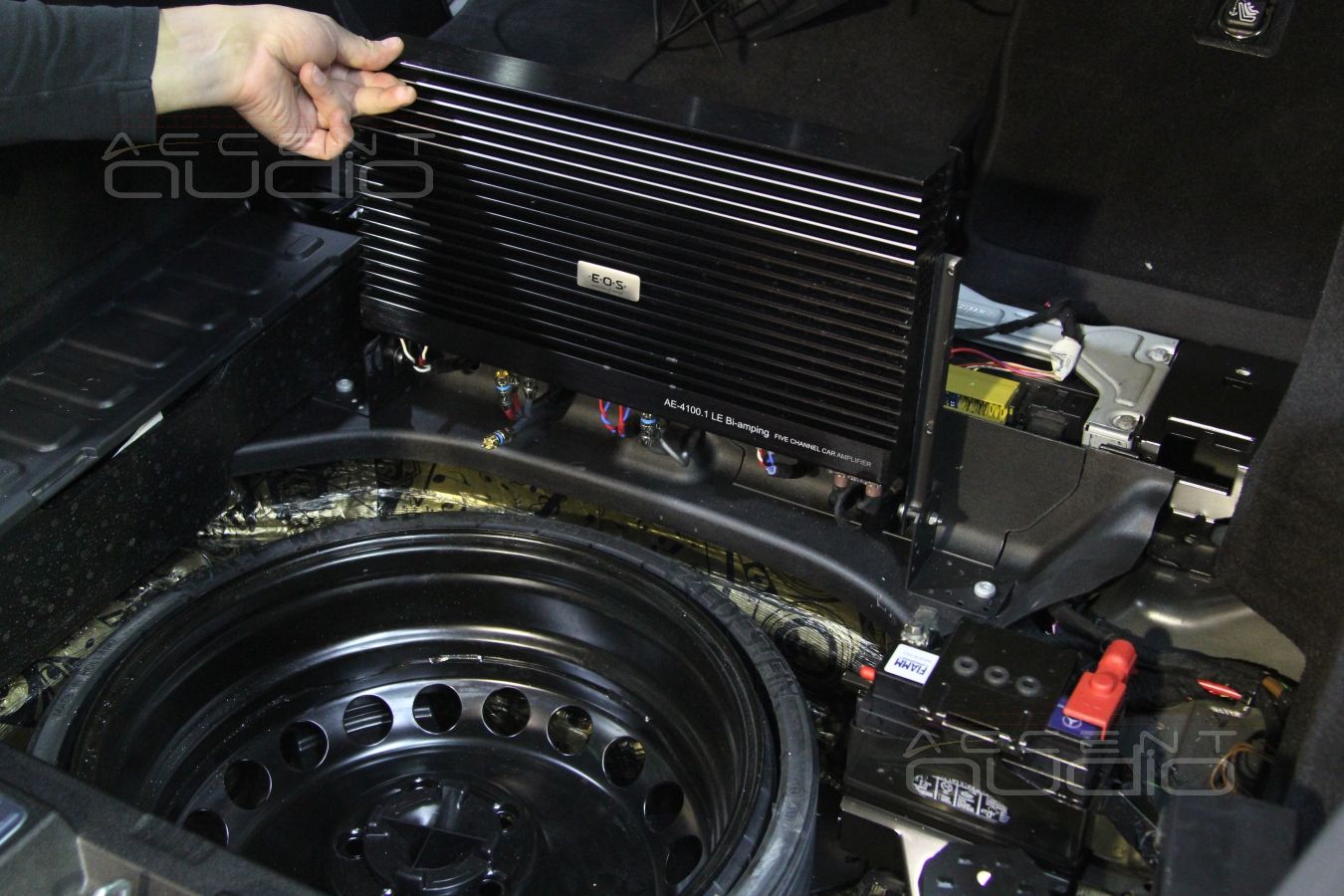 Установка аудиопроцессора Audison и пятиканального усилителя в Mercedes GLK 2014