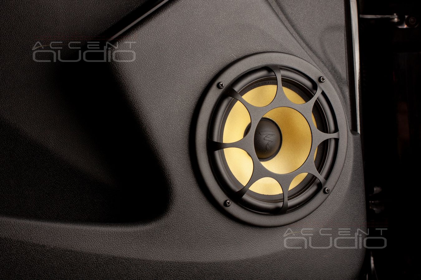 Аудиоподготовка дверей и установка акустики Focal MW ES165K (HPVE1078) в Renault Duster