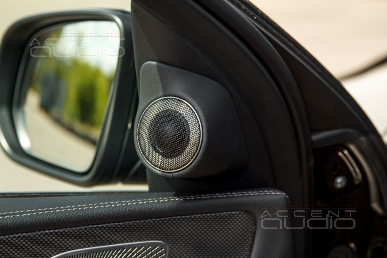 Красота и стиль твитеров Brax ML1 в интерьере Mercedes-Benz GLE Coupe AMG 53