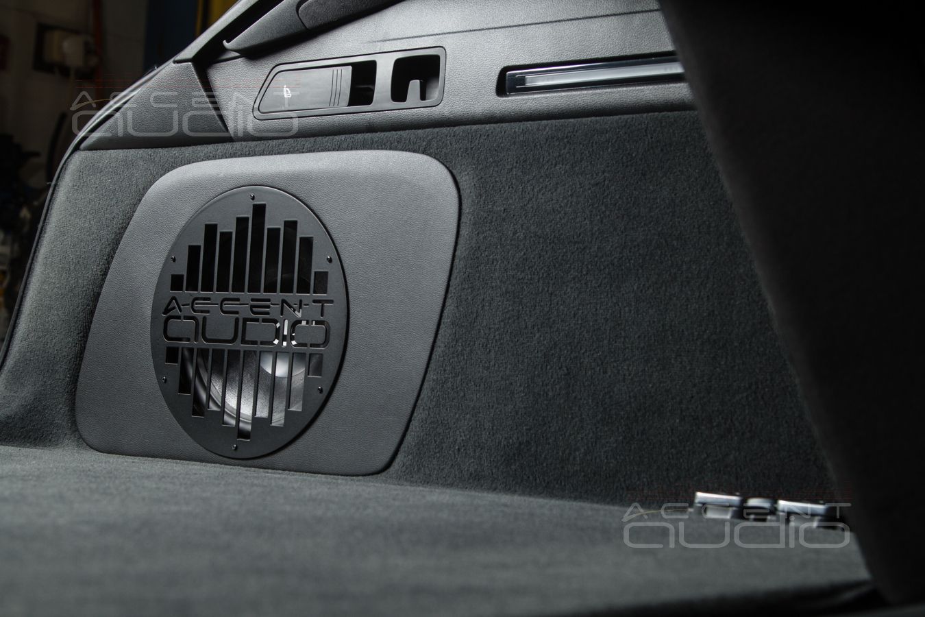 Сабвуфер-стелс с головкой от Dego специально для Audio RS6 Avant