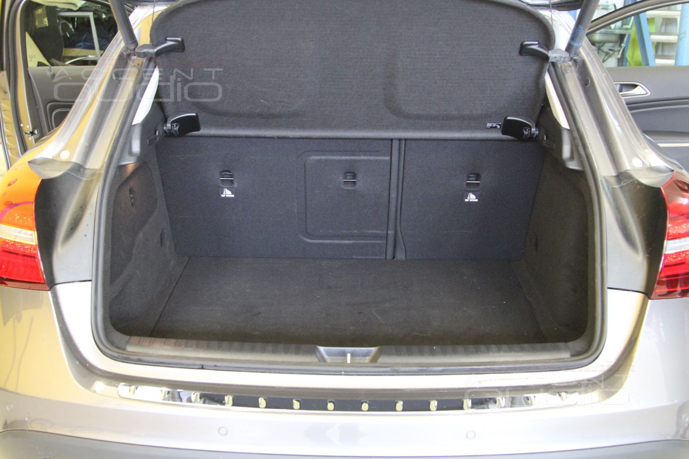 Установка усилителя и аудиопроцессора в Mercedes-Benz GLA