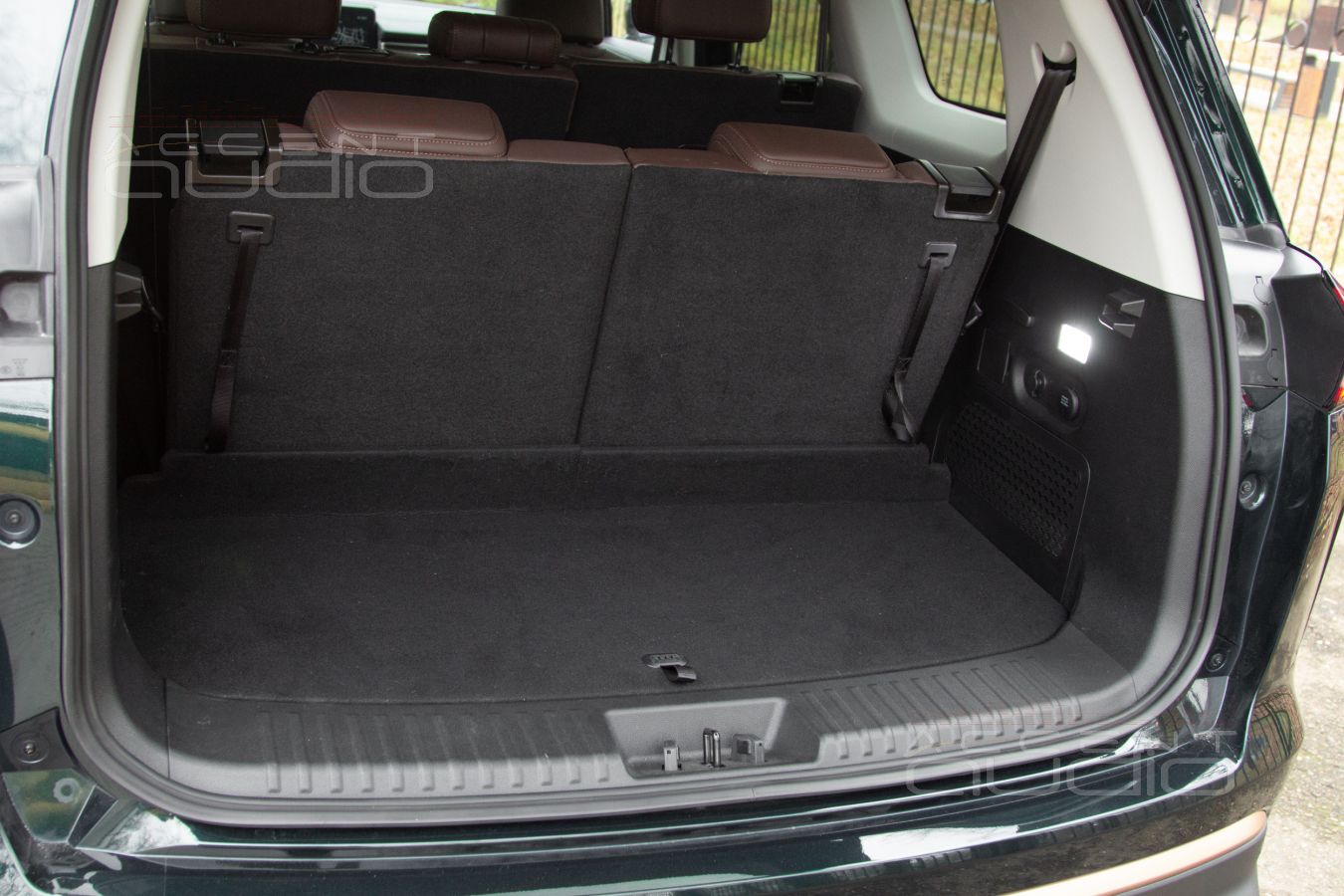 Интеграция сабвуфера-стелс в Exeed – не видно, но слышно !