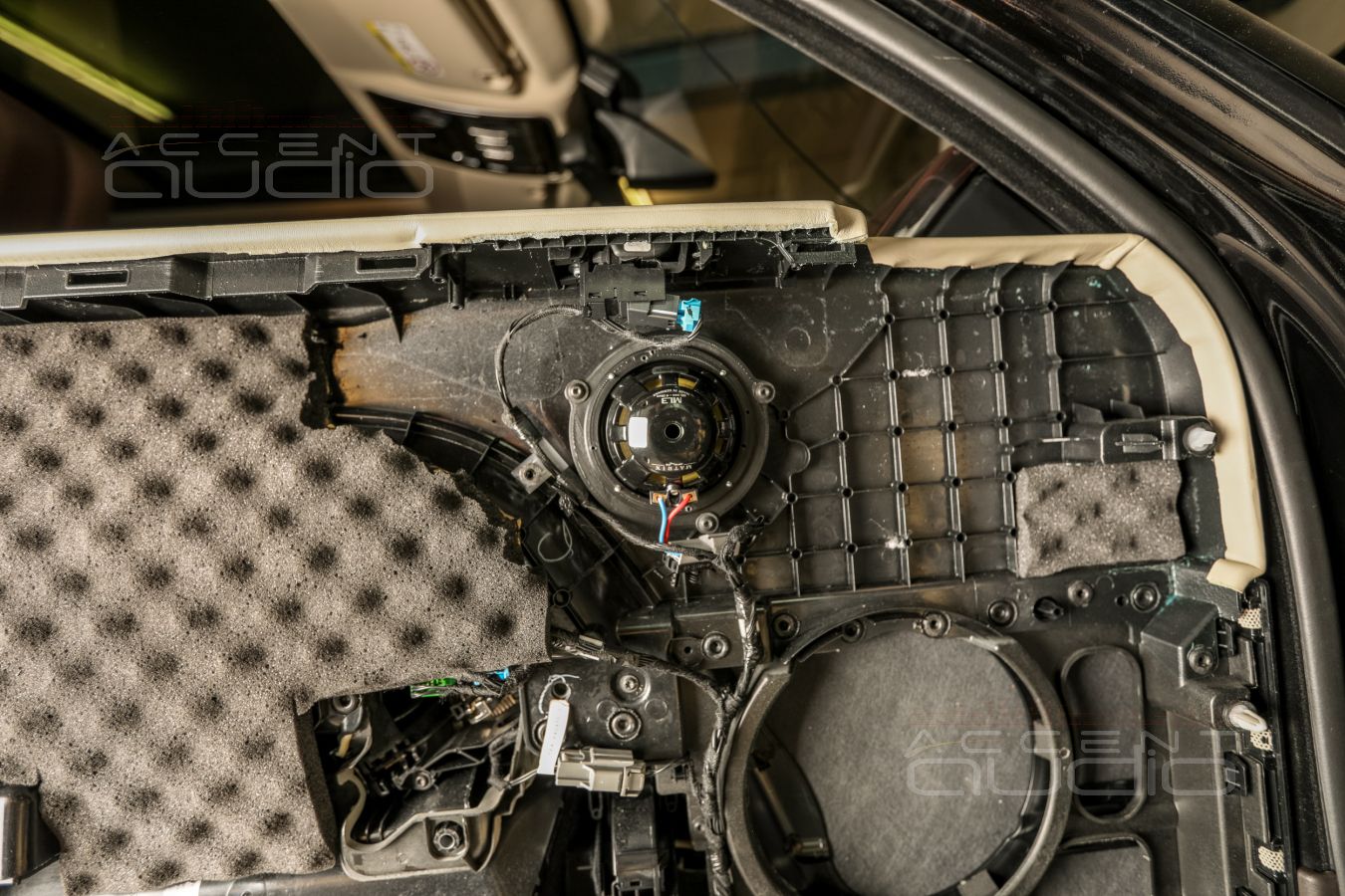 Аудиоподготовка передних дверей RangeRover и установка акустики Brax