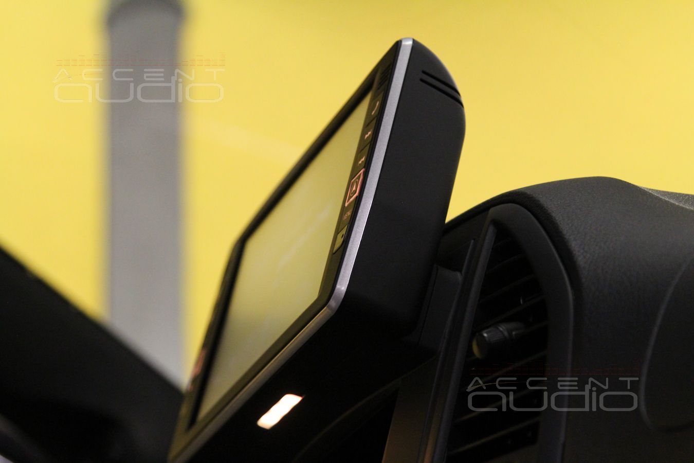 Установка магнитолы Alpine X902D-V447 в Mercedes-Benz Vito Tourer W447